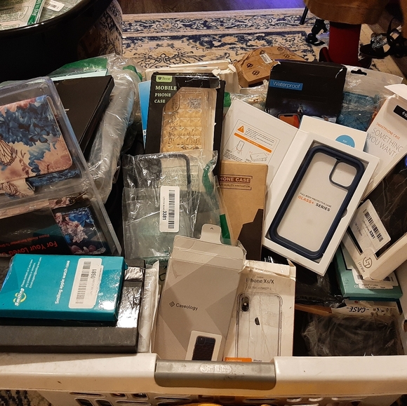 Phone cases and accessories - Picture 14 of 16